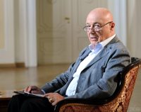 Телеведучого росТВ Познера закидали яйцями і видавили з Грузії