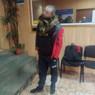 чоловік зі зміями чоловік зі зміями