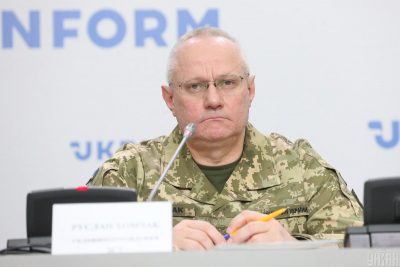 Хомчак стверджує, що Україна не опинилася у безвихідній ситуації через те, що РФ стягує війська до її кордону