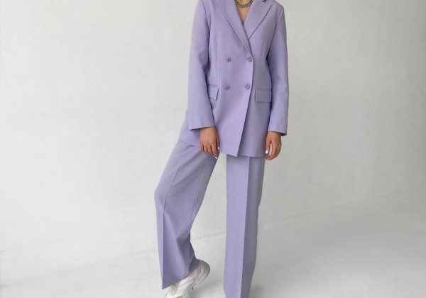 У моду увійшли жіночі штанні костюми в надзвичайно розслабленому стилі