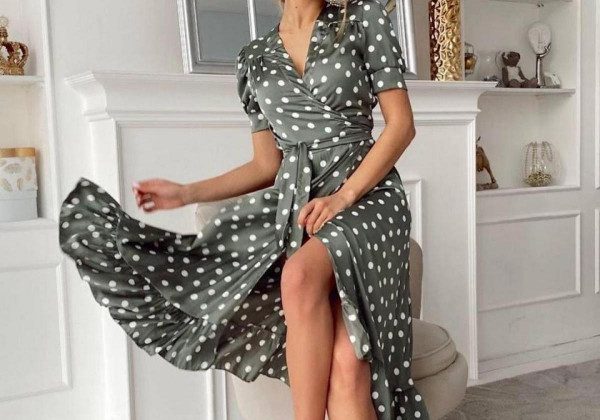 У моду увійшли блузки та сукні з легендарним принтом горошок