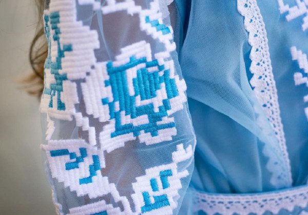 Український бренд створив першу в світі колекцію цифрового етно одягу