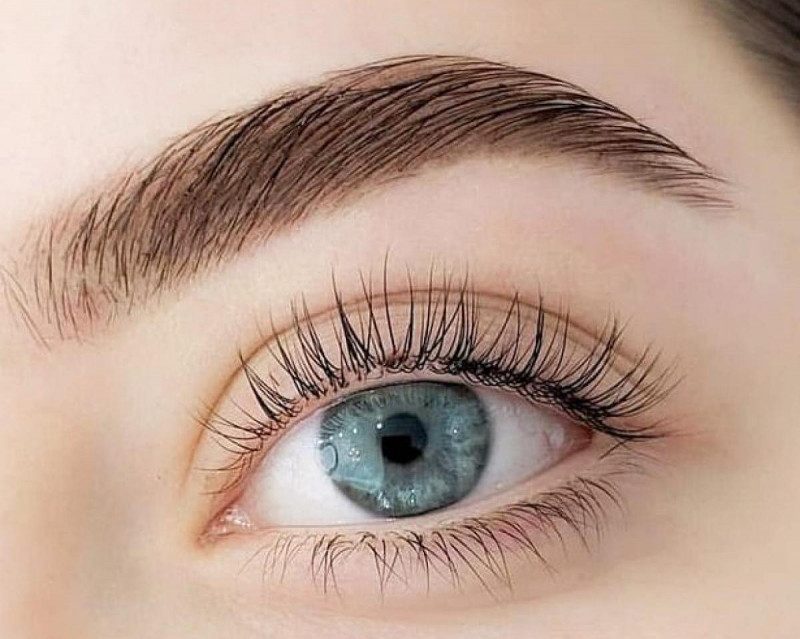 Змийте туш негайно: в моду увійшли натуральні вії