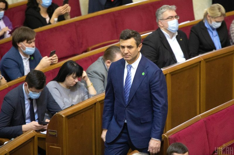 "Навіть не соромиться": нардеп Тищенко заради особистого відео затримав виліт літака