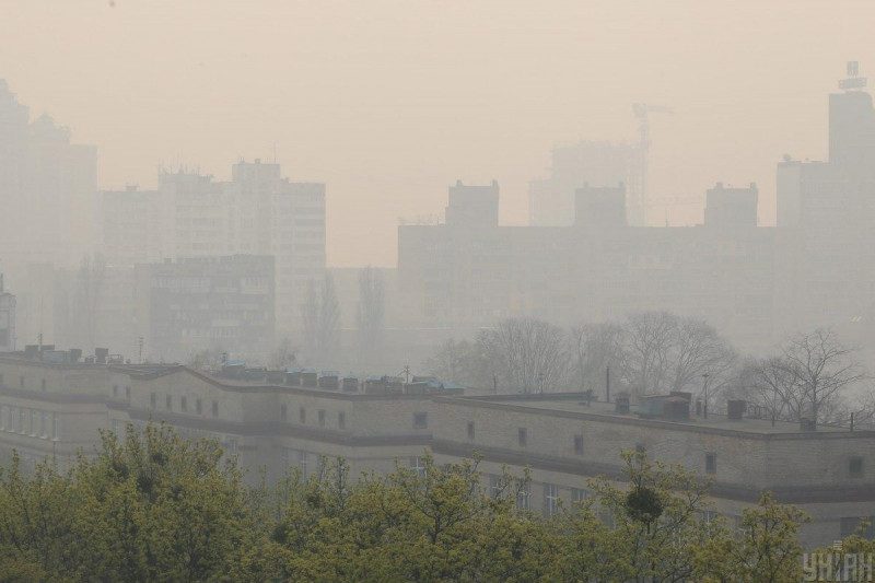 Київ став другим у світі містом із забруднення повітря