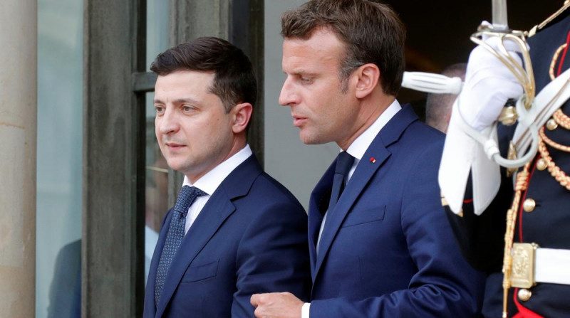 Макрон заявил, что Зеленский ведет себя хладнокровно