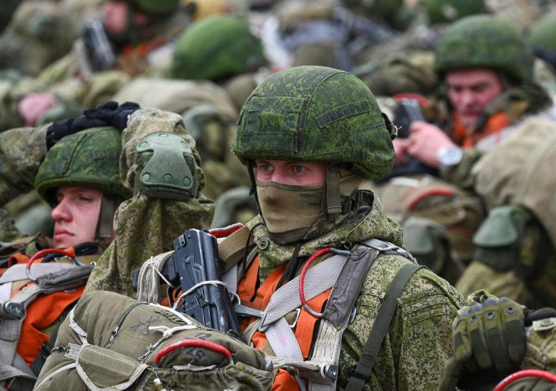 "400-500 тисяч": ексголова розвідки спрогнозував, скільки військ потрібно Кремлю для атаки на Україну