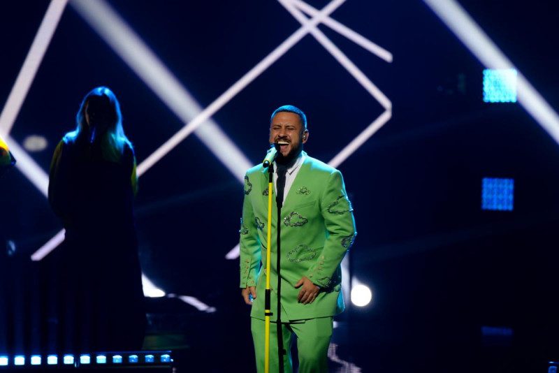 Дима Монатик выпустил клип Зажигай, снятый в Греции