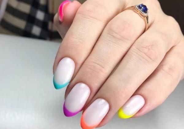 Френч маникюр весна 2021