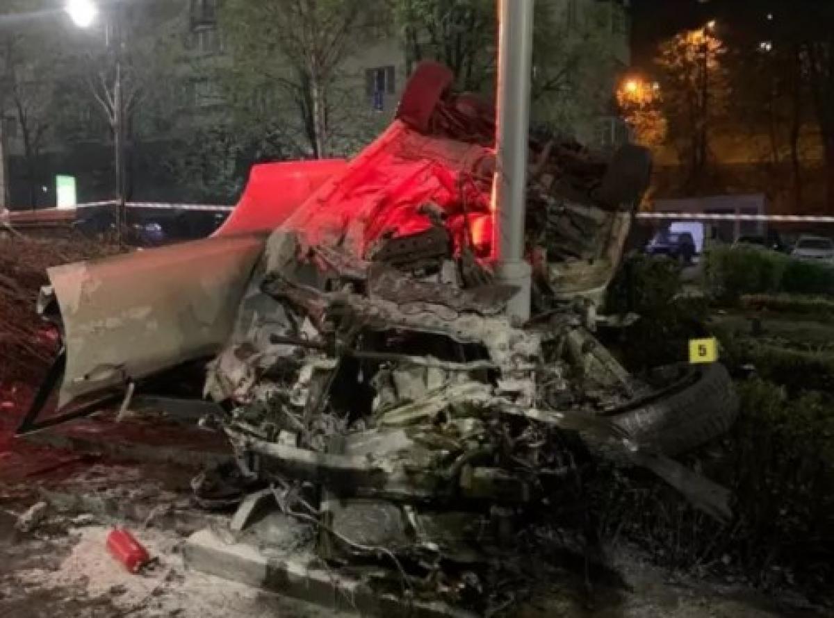 У моторошній автокатастрофі в центрі Києва загинула 18-річна дівчина