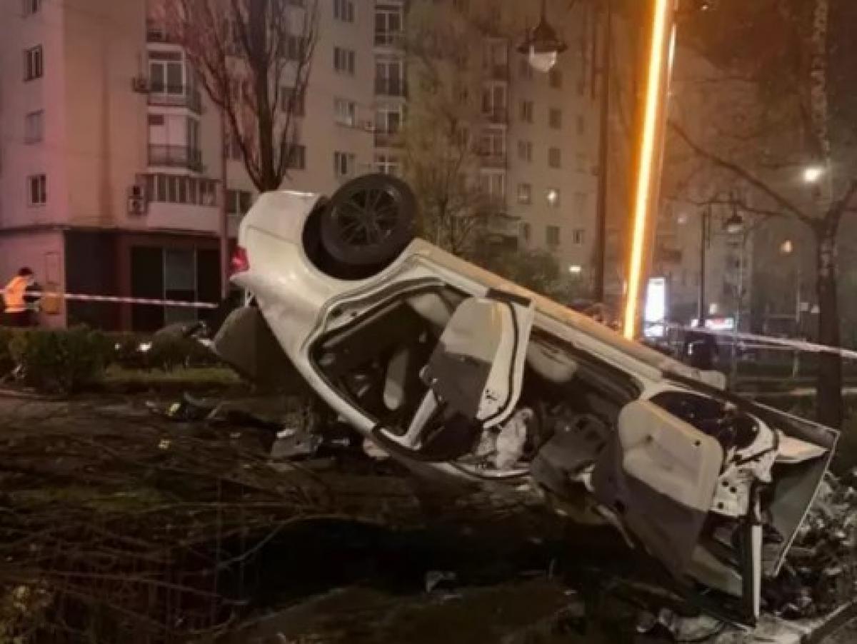 В жуткой автомобильной аварии в центре Киева погибла 18-летняя девушка