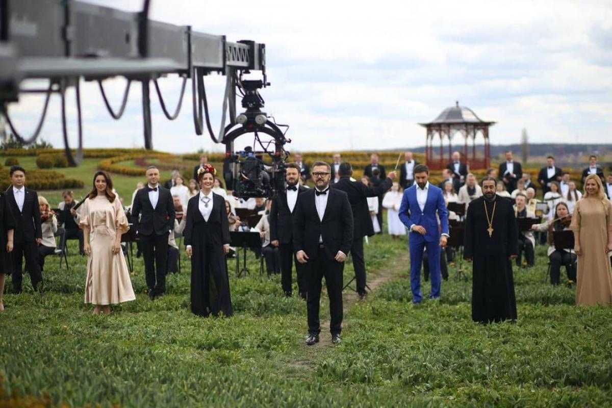 Пономарев представил уникальную Пасхальную песню: ее исполнили на 12 языках
