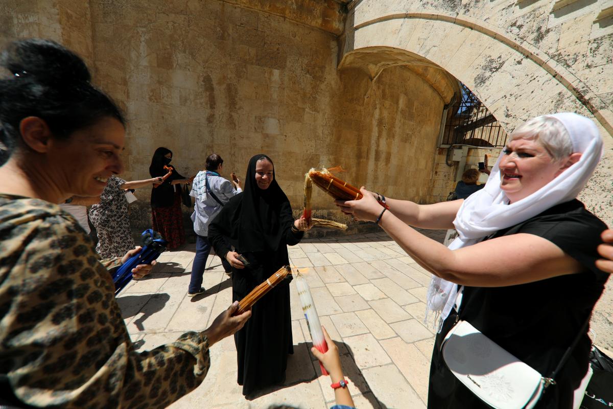 В Єрусалимі роздавали благодатний вогонь