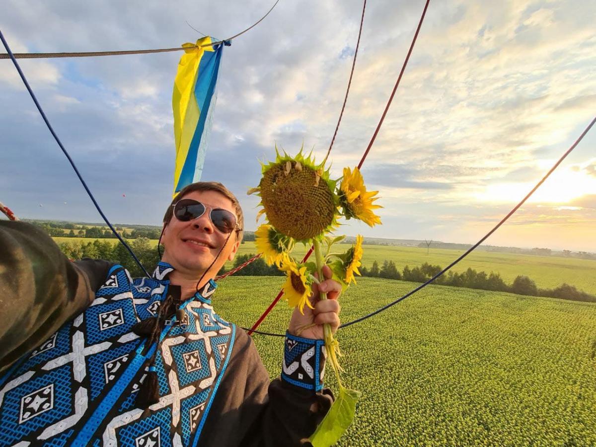 Мандруй Україною з Дмитром Комаровим Мандруй Україною з Дмитром Комаровим