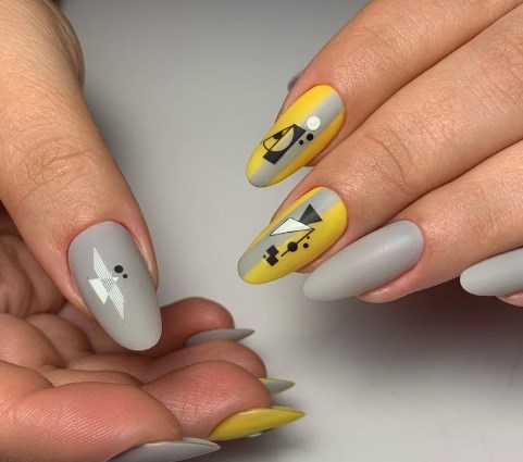 Желтый маникюр 2021 Желтый маникюр 2021