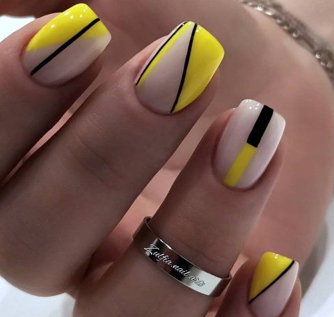 Желтый маникюр 2021 Желтый маникюр 2021