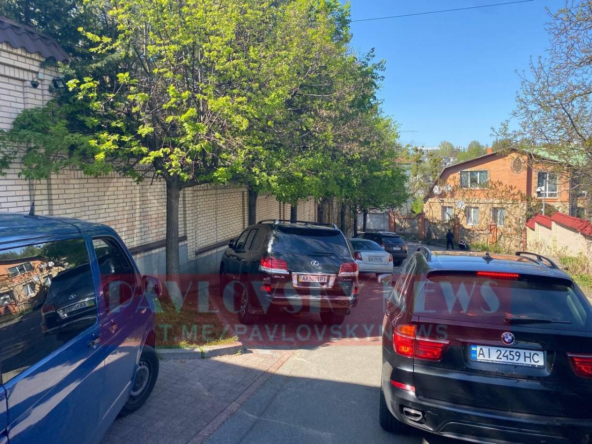 В Киеве в доме Виктора Медведчука стартовал обыск