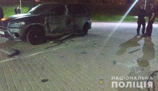 На Прикарпатті обстріляли машину, був вибух