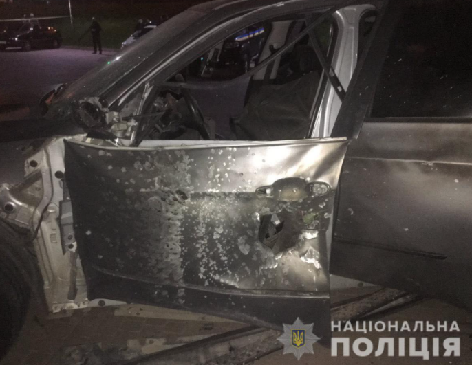 На Прикарпатті обстріляли машину, був вибух