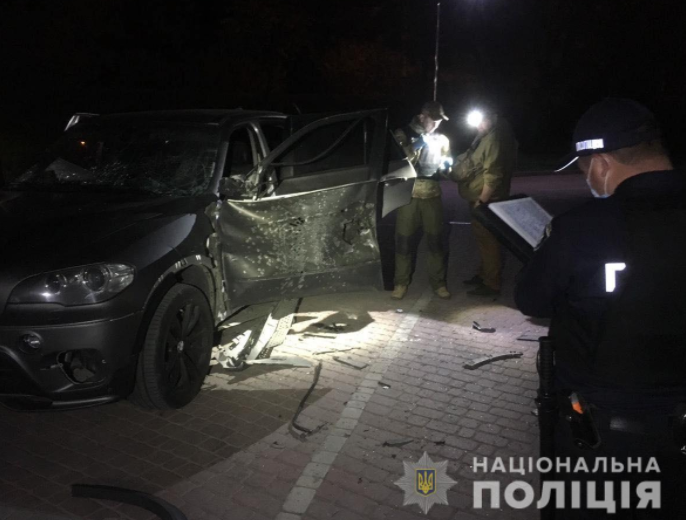 На Прикарпатті обстріляли машину, був вибух