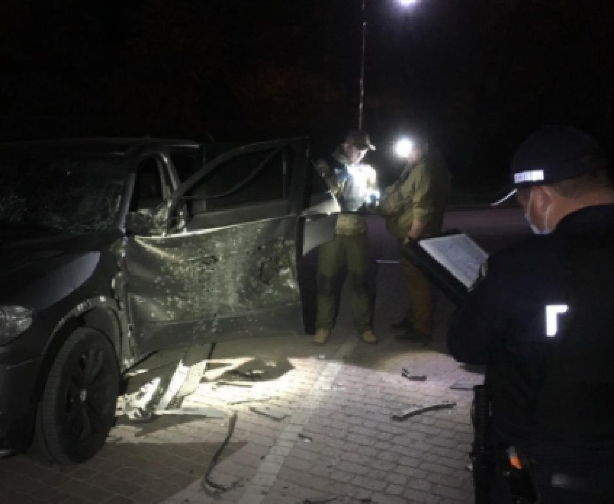 На Прикарпатье в BMW Х5 отправили гранату, был взрыв