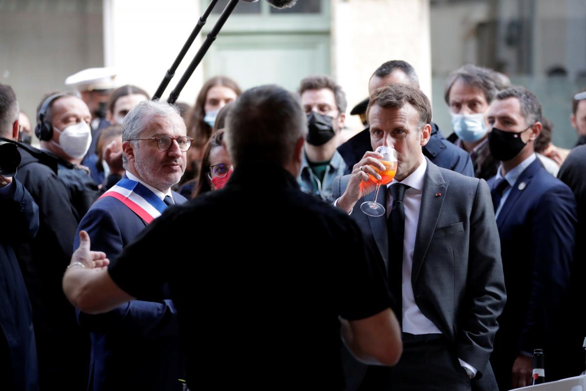 Макрон випив за Україну