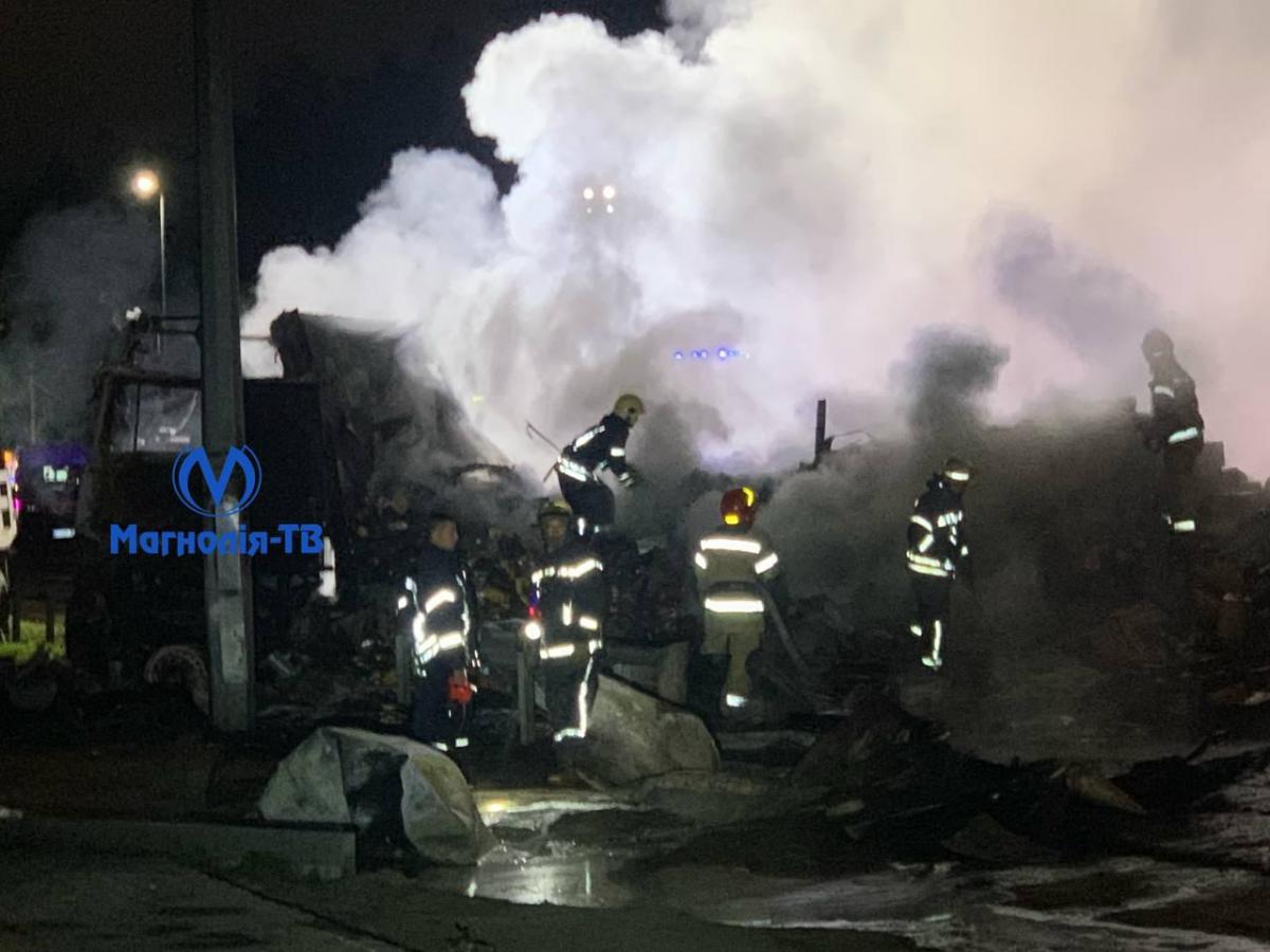 ДТП у Києві з вибухом і пожежею ДТП у Києві з вибухом і пожежею
