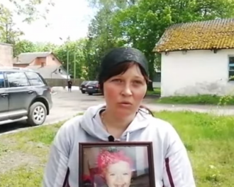 У Волинській області померла маленька дівчинка, від проблеми якої відморозилася сімейний лікар, з'ясували журналісти