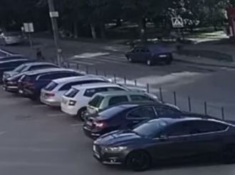 Во Львове авто на переходе сбило мальчиков