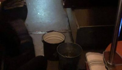 В поезде Киев-Николаев пассажиров залило водой через дырявую крышу