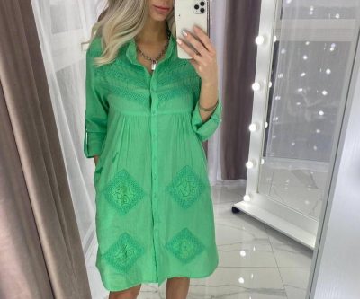 Туніка офіційно повернулася в моду: вона стане знахідкою для весни-літа 2021