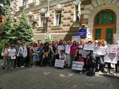 У Дніпрі масово підтримують українку, яка по-звірячому вбила свого чоловіка У Дніпрі масово підтримують українку, яка по-звірячому вбила свого чоловіка
