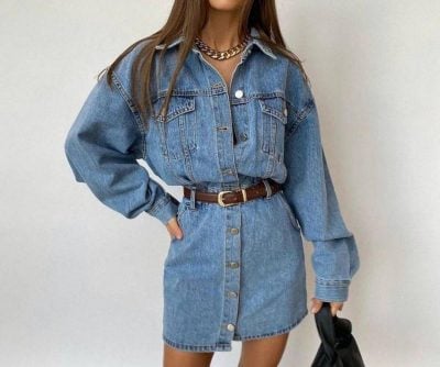 В моду на лето 2021 вернулись джинсовые платья в стиле 90-х, которые излучают дух свободы