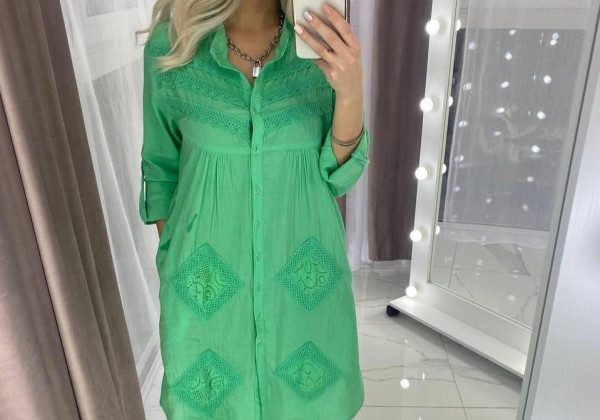 Туніка офіційно повернулася в моду: вона стане знахідкою для весни-літа 2021