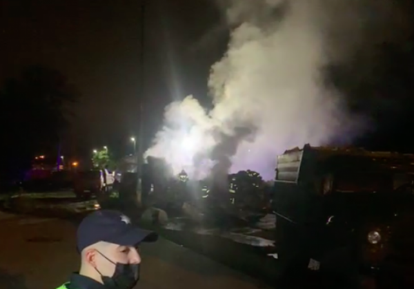 ДТП з вибухом і пожежею: у Києві вантажівка наїхала на легкове авто, є жертви