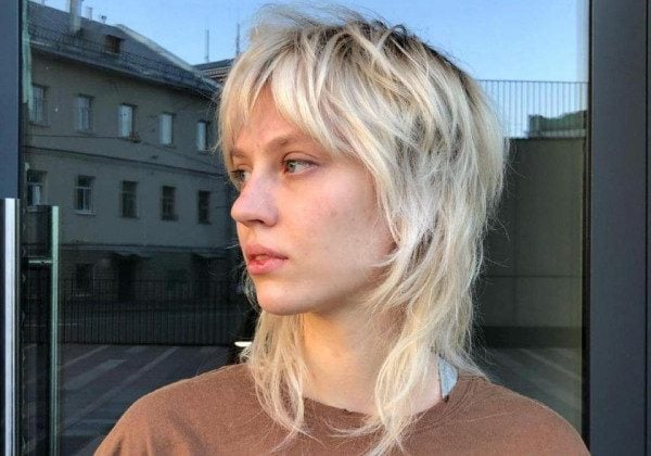 У моді жіноча стрижка шаллет у стилі 80-х, перед якою не змогла встояти Біллі Айліш