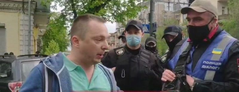 "Конституционное право. Мне пох*й": в центре Киева активист угрожал копам