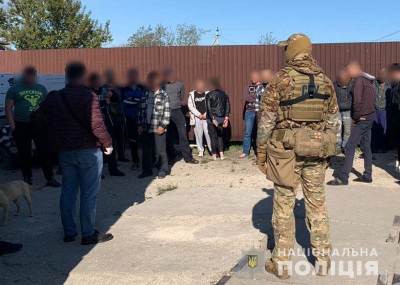 У Херсонській області пастор заманював наркоманів та алкоголіків у рабство