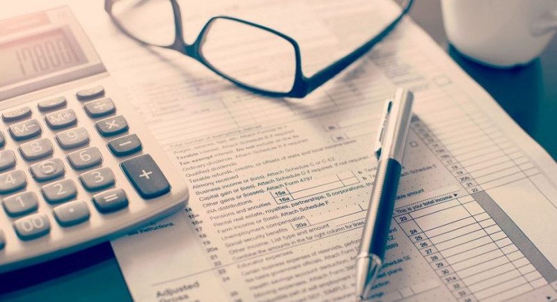 Украинцев обяжут выложить кругленькую сумму при покупке авто или квартиры