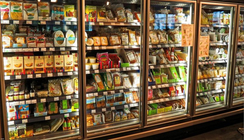 Тушенка, мороженое и сладкая вода: Россия запретила ввоз ряда продуктов с территории Украины