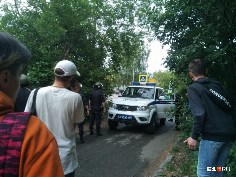 "Помру і всіх постріляю": в РФ чоловік відкрив стрілянину по перехожих, є поранені