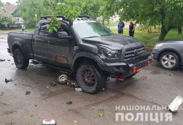 В Херсоне машина сбила мопед, на котором ехали дети