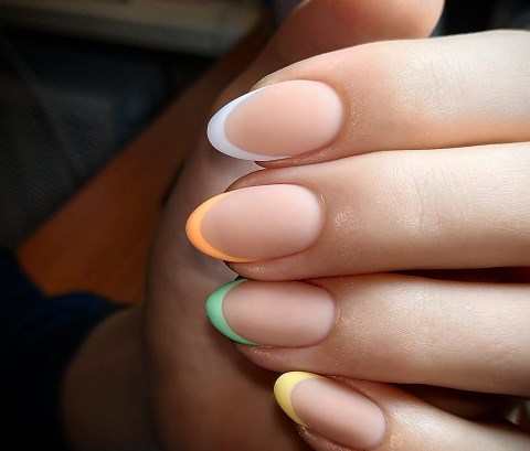 Модний французький манікюр літо 2021 Модний французький манікюр літо 2021