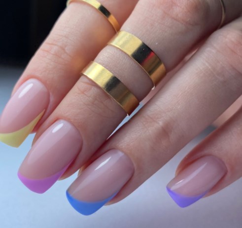 Модний французький манікюр літо 2021 Модний французький манікюр літо 2021