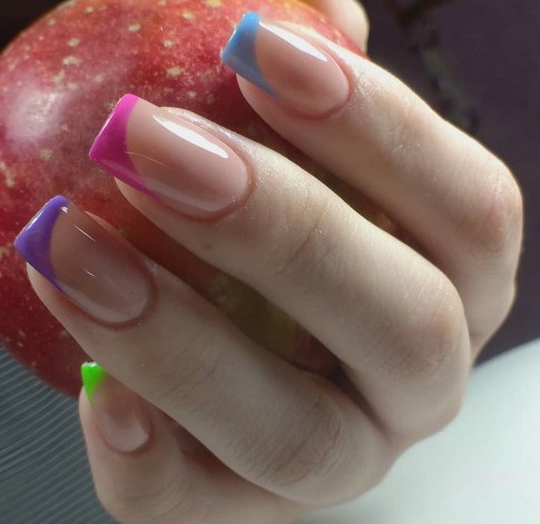 Модний французький манікюр літо 2021 Модний французький манікюр літо 2021