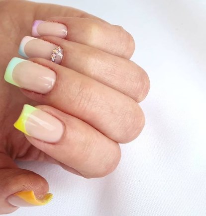 Модний французький манікюр літо 2021 Модний французький манікюр літо 2021
