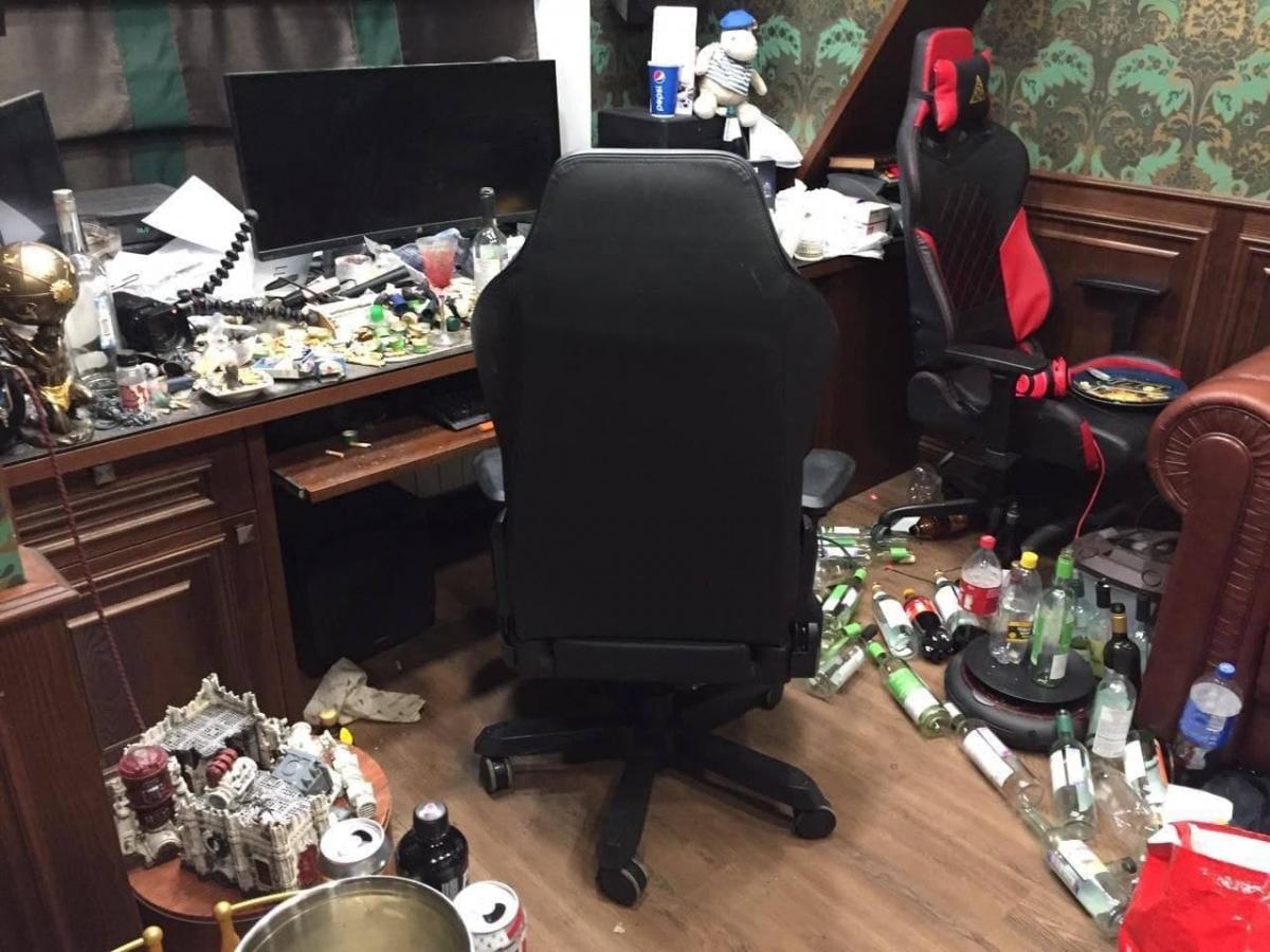 У Хованського провели обшуки