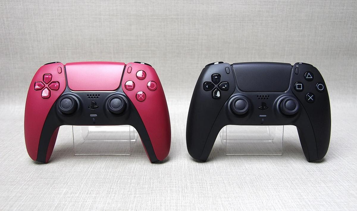В сети появились реальные фото контроллеров DualSense в красном и черном цветах
