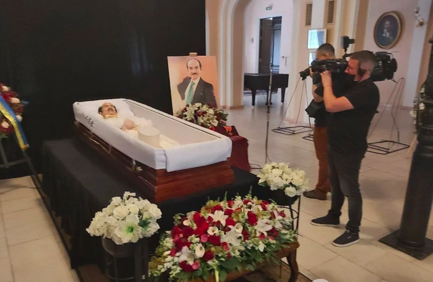 Труну Чапкіса привезли на церемонію прощання