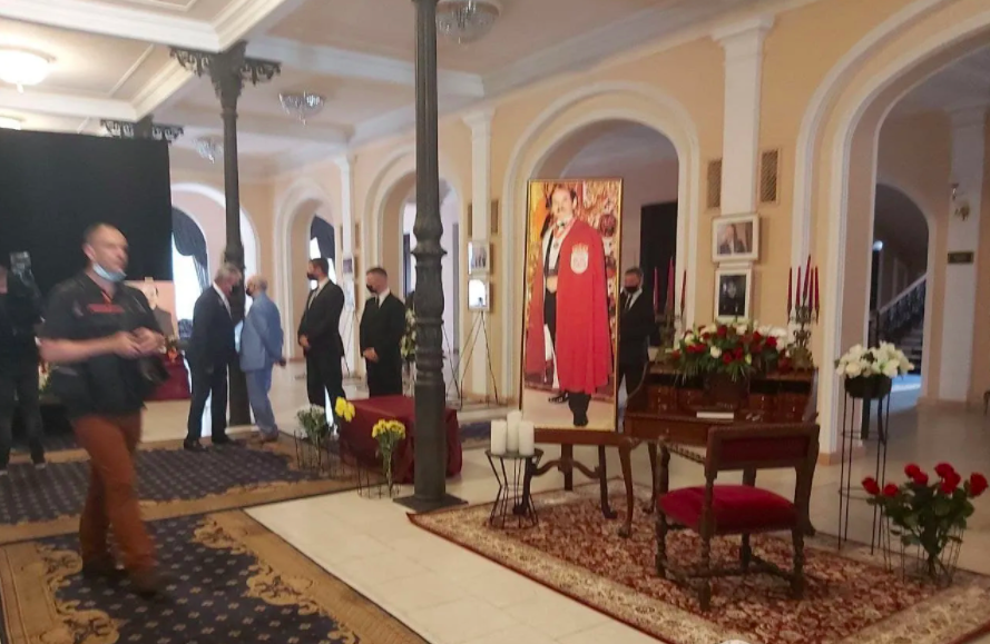 Труну Чапкіса привезли на церемонію прощання